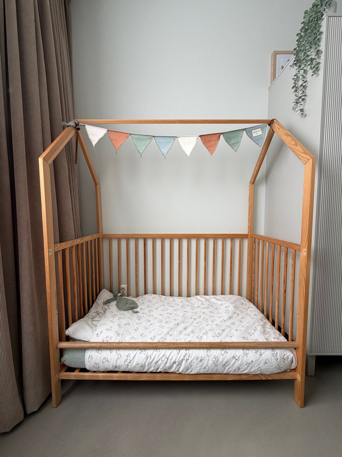 Houten huisjes Ledikant 60x120 met matras, Kinderen en Baby's, Ophalen, Gebruikt, Minder dan 140 cm, Matras