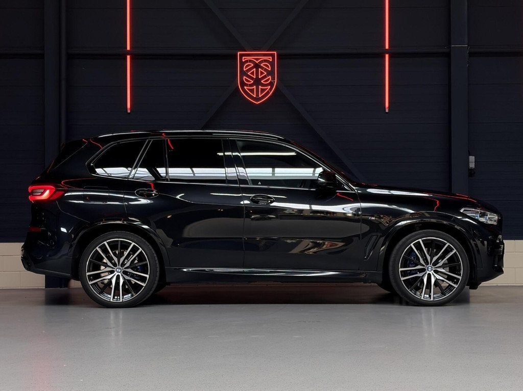 BMW X5 xDrive45e High Exec. M-SPORT|PANO|TREK.|HUD|LASER|ACC, Gebruikt, 394 pk, Zwart, Leder