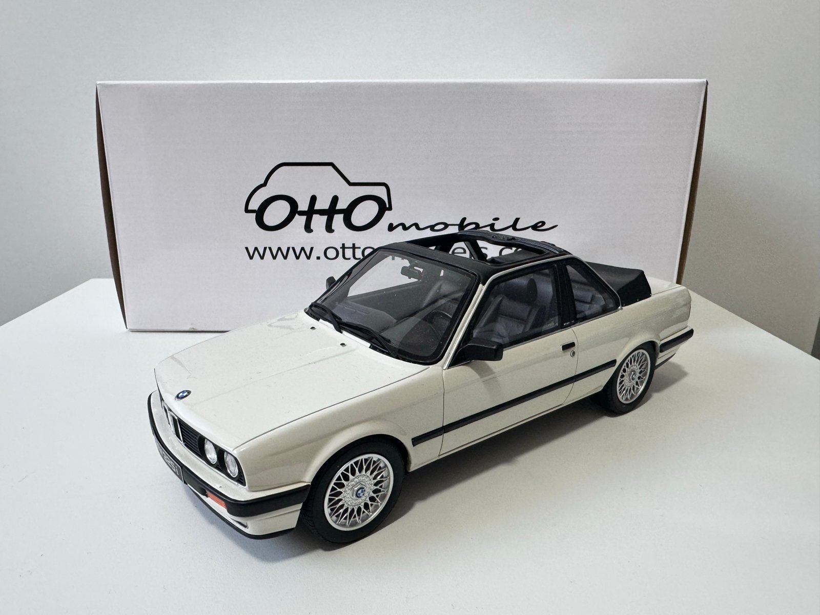 Ottomobile BMW E30 Baur Wit 1:18 Modelauto, Ophalen of Verzenden, Zo goed als nieuw, Auto, OttOMobile