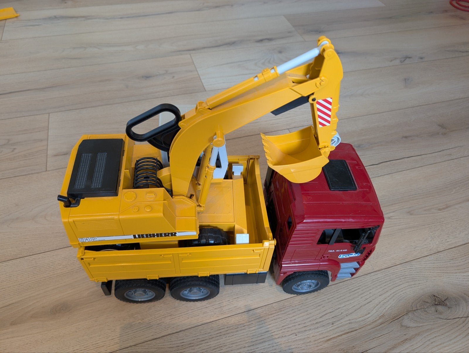 Bruder MAN Vrachtwagen met Liebherr Graafmachine, Ophalen of Verzenden, Zo goed als nieuw