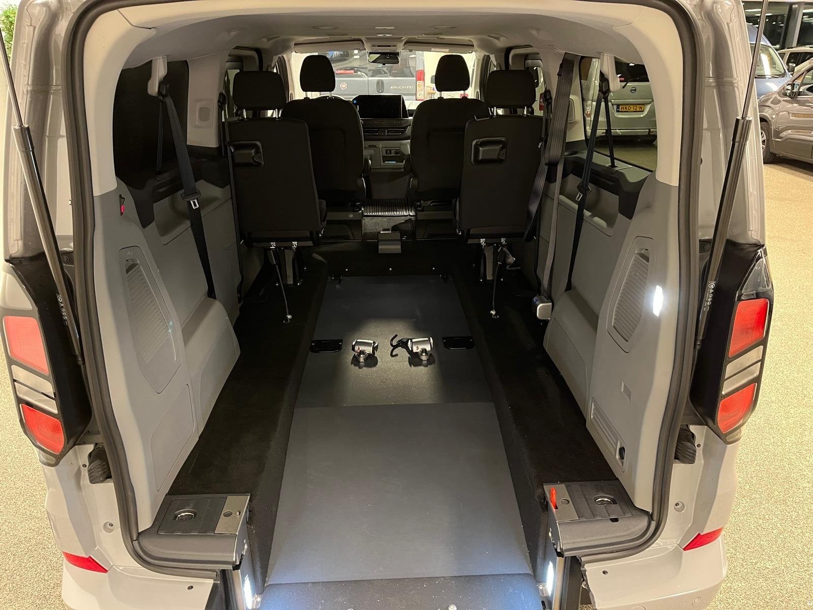 Ford Transit Custom L2H1 Rolstoelbus Automaat HYBRIDE Bodemv, Auto's, Automaat, 12 maanden, Gebruikt, Zwart