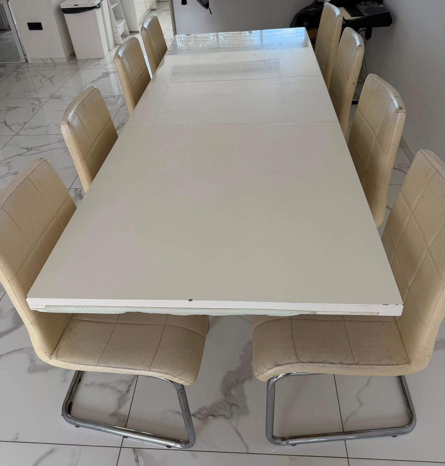 GRATIS AF TE HALEN: Witte eettafel (verlengbaar) + 8 stoelen, Ophalen, Gebruikt, 8 stoelen of meer