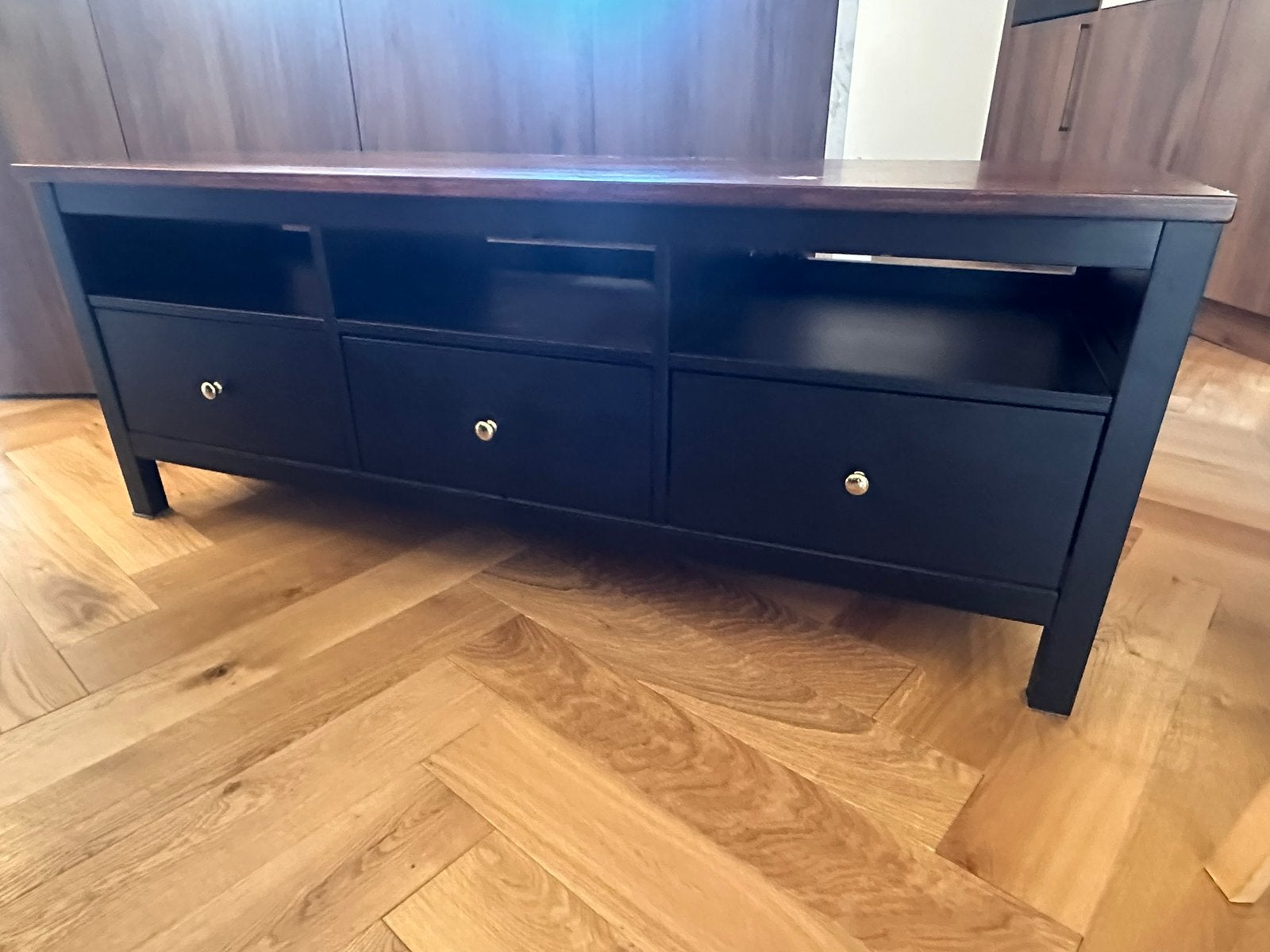 Tv meubel HEMNES - gelakt met messing knoppen, Ophalen, Zo goed als nieuw, 25 tot 50 cm, Minder dan 100 cm