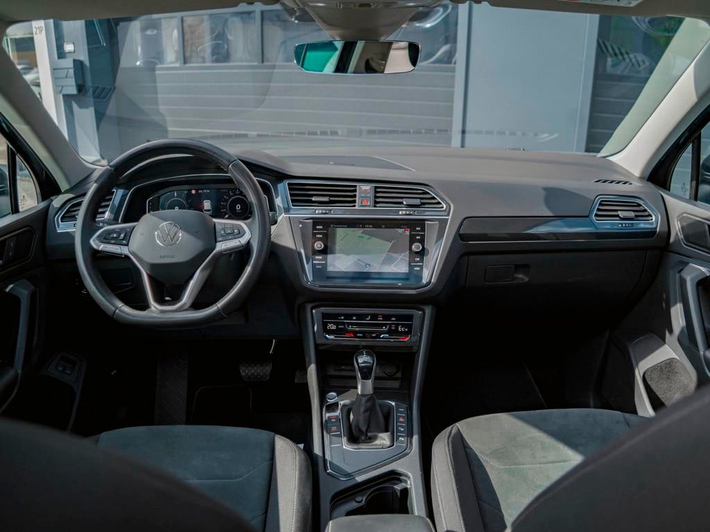Volkswagen Tiguan 1.4 TSI eHybrid Elegance Pano|Navi|Camera|, Zwart, Met garantie (alle), Hybride Elektrisch/Benzine, 13 kWh