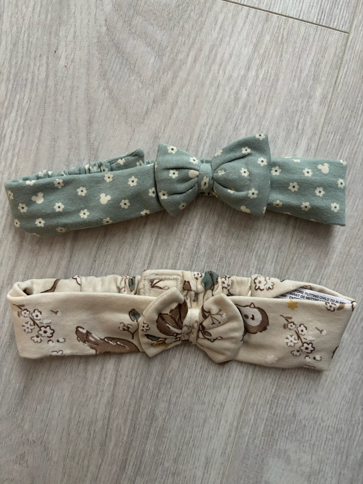 2 baby haarbandjes / hoofdbandjes met strik, Kinderen en Baby's, Ophalen of Verzenden, Zo goed als nieuw