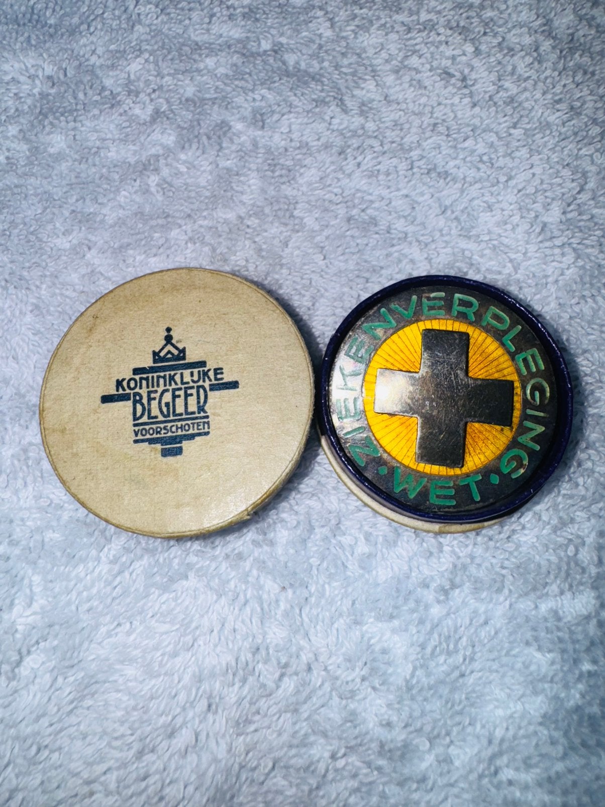 Zilveren broche insigne ziekenverpleging, Ophalen of Verzenden, A, A, A