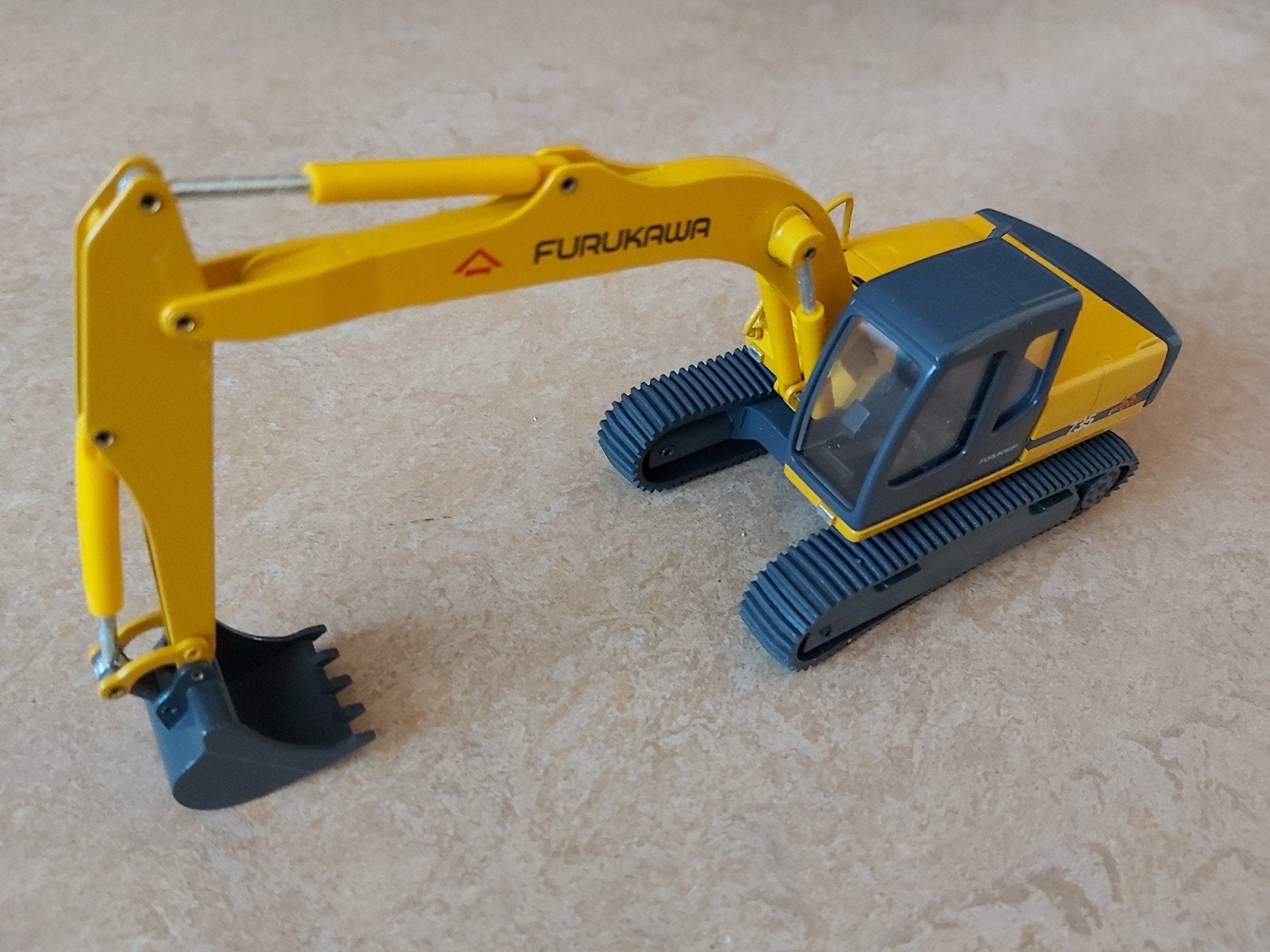 Furukawa 735 hydr.rupsgraafmachine van Conrad in de OVP 1/50, Hobby en Vrije tijd, Ophalen of Verzenden, Nieuw, Overige typen