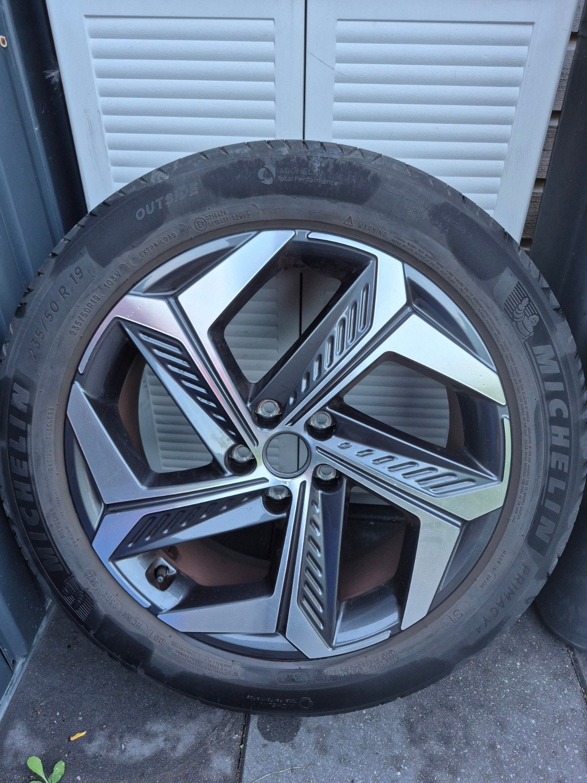 Te koop 1 Hyundai tucson velg, Gebruikt, Banden en Velgen, 235 mm, Zomerbanden