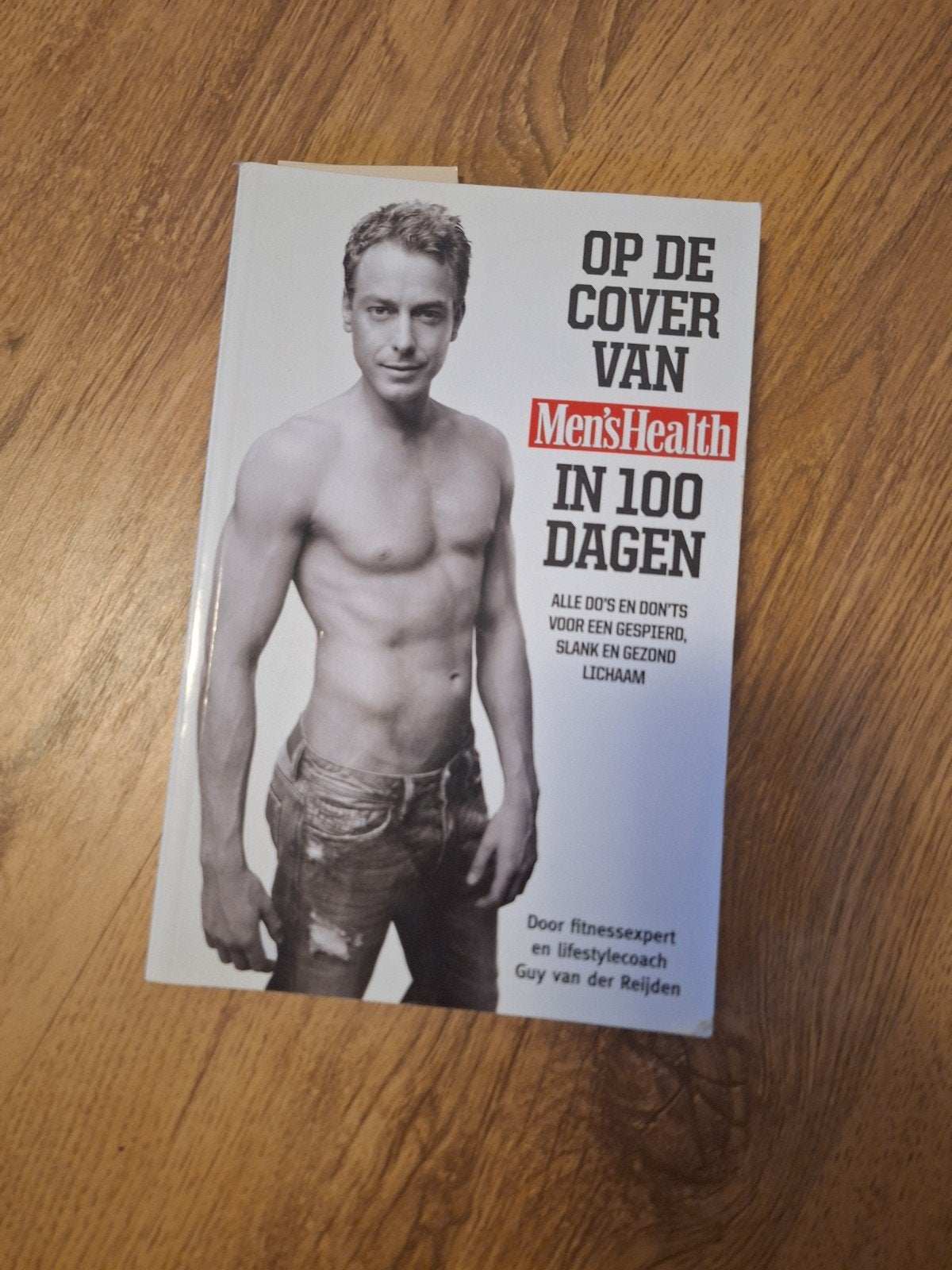 Op de cover van Men'sHealth in 100 dagen, Boeken, Ophalen of Verzenden, Gelezen