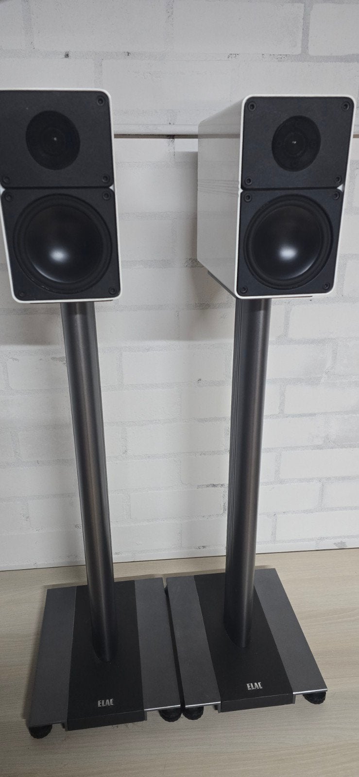 ELAC Elegant 305 WM Boekenplank Luidsprekers met Stands, Zo goed als nieuw, 60 tot 120 watt, Ophalen, Overige merken