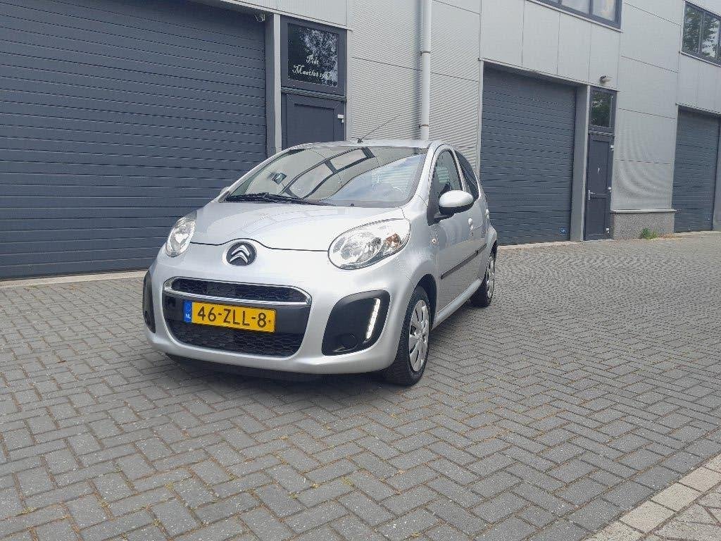 Citroën C1 1.0i 68PK 5D 2013 Grijs, Auto's, Voorwielaandrijving, Euro 5, Stof, Metallic lak