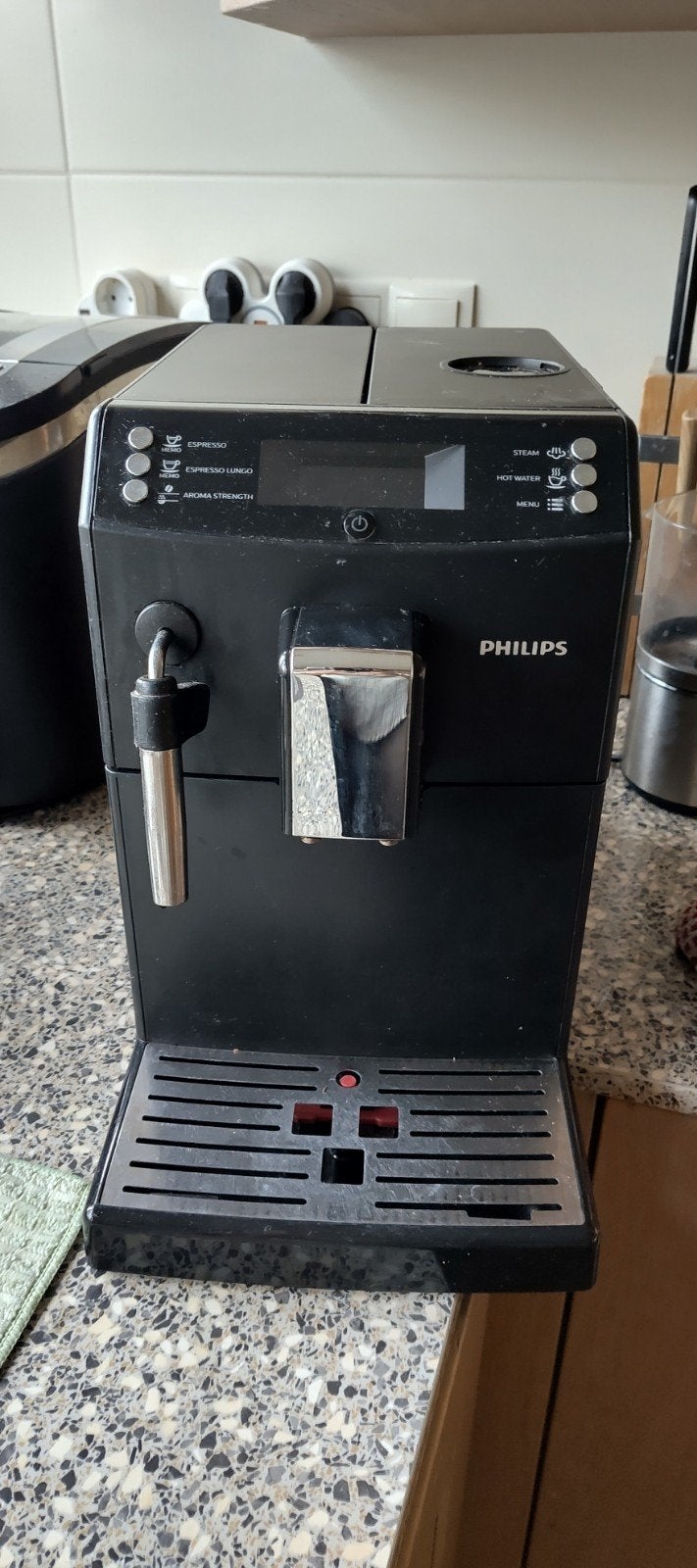 Philips HD8831 Espresso apparaat - Volautomatisch, Witgoed en Apparatuur, Gebruikt, Espresso apparaat, 1 kopje, Afneembaar waterreservoir