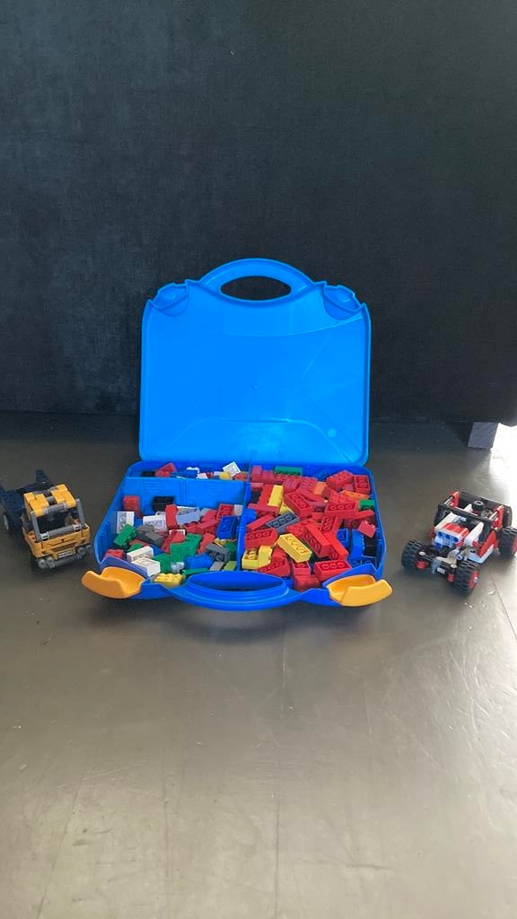 Lege kit 4+4 3+3 2+2 met die 2 outo’s, Kinderen en Baby's, Speelgoed | Speelgoedvoertuigen, Ophalen of Verzenden, Zo goed als nieuw