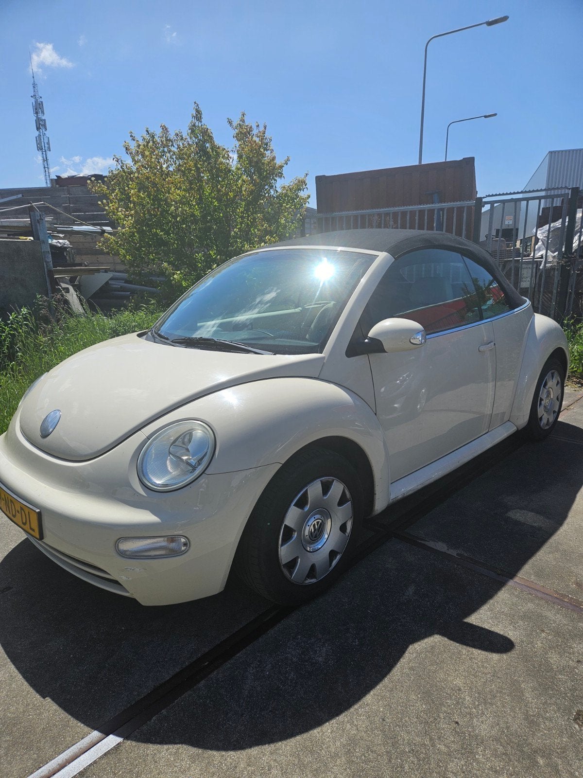 Volkswagen Beetle (Kever) 1.6 Cabriolet 75KW 2003 Beige, Auto's, Beetle (Kever), 4 cilinders, Cabriolet, 4 stoelen