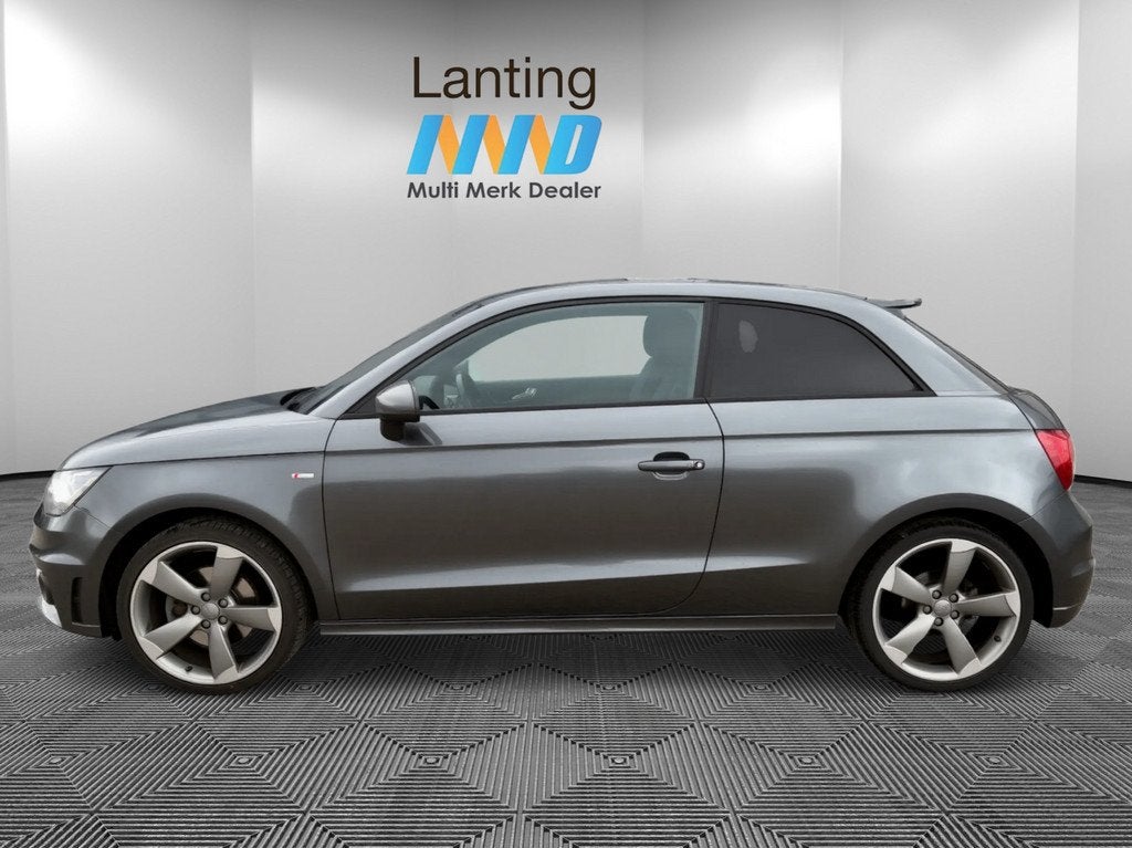 Audi A1 1.4 TFSI CoD Pro 2x S Line Daytona Grau-met., Auto's, Audi, Euro 5, Zwart, 4 cilinders, 4 stoelen