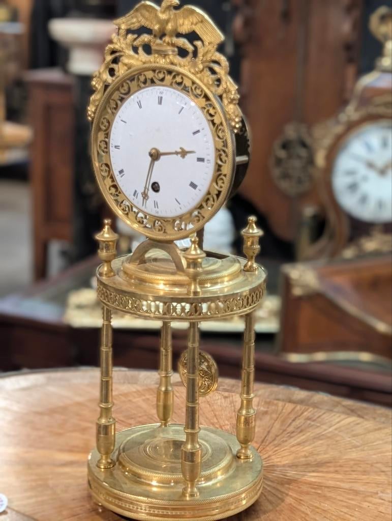 Antieke vuurvergulde bronzen pendule. €450. 40 cm hoog, Ophalen