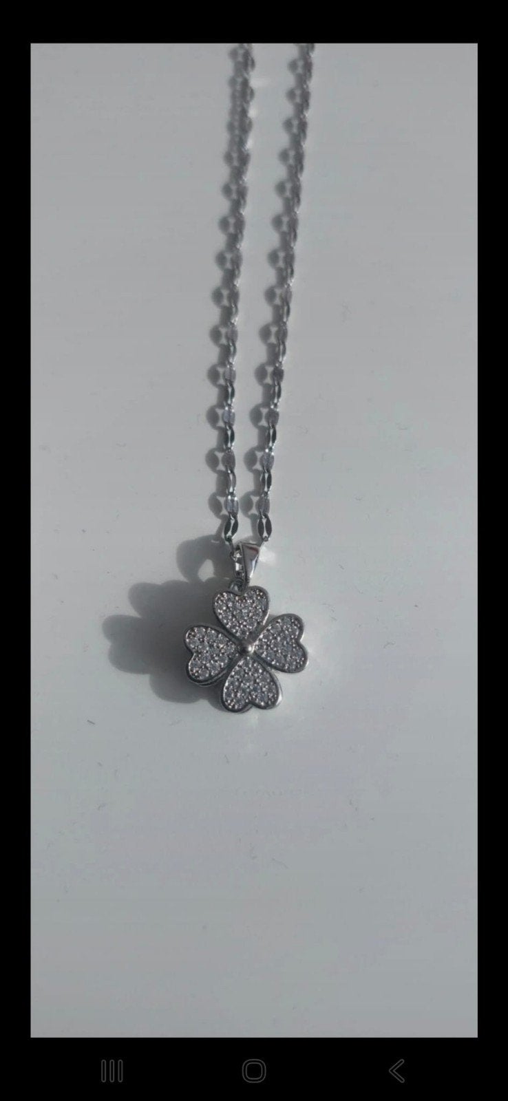 Zilverkleurige ketting met klavertje 4, Ophalen of Verzenden, Nieuw, Zilver, Overige materialen