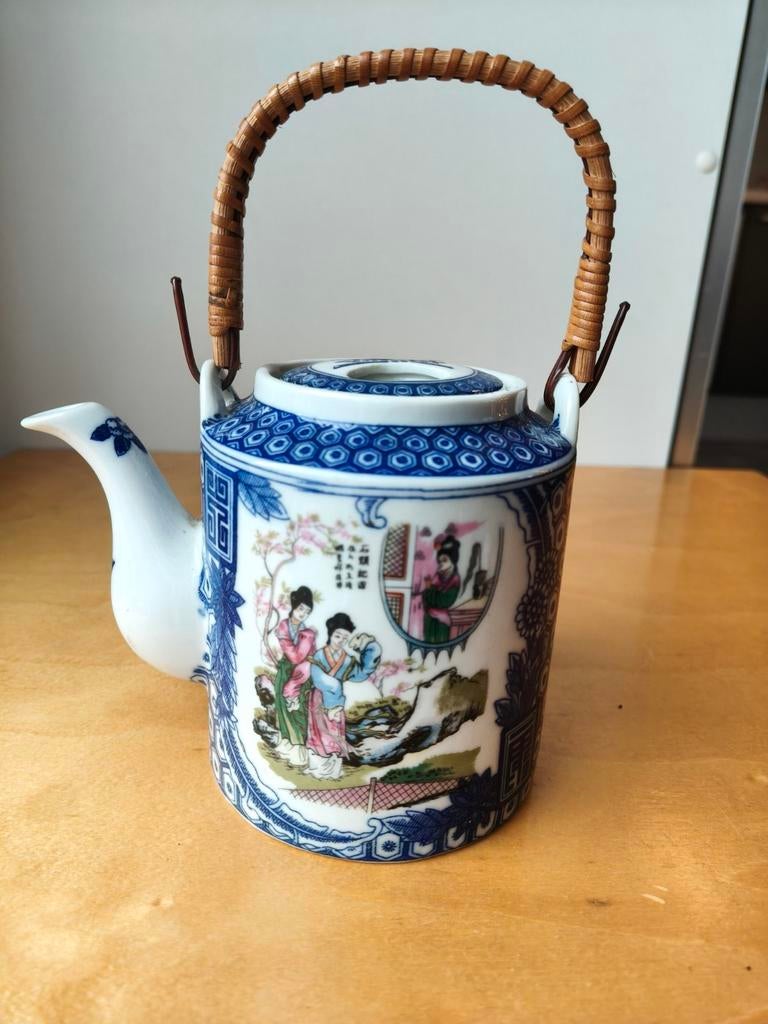 Mooie Chinese theepot, Antiek en Kunst, Antiek | Porselein, Ophalen of Verzenden