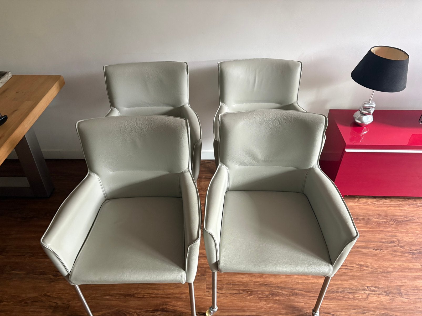 4 leren stoelen op wieltjes, Huis en Inrichting, Stoelen, Ophalen, Zo goed als nieuw, Bruin