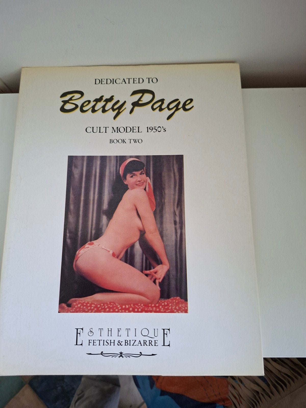 Betty Page Cult Model 1950's - Boek twee en drie, Ophalen of Verzenden, Zo goed als nieuw, Riccardo Morrocchi & Stefano Piselli (deel 3)