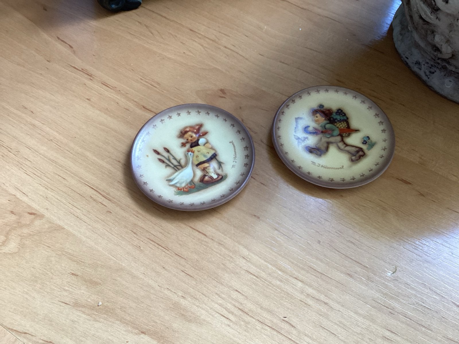 Set van 2 Hummel miniatuur bordjes, Antiek en Kunst, Ophalen of Verzenden
