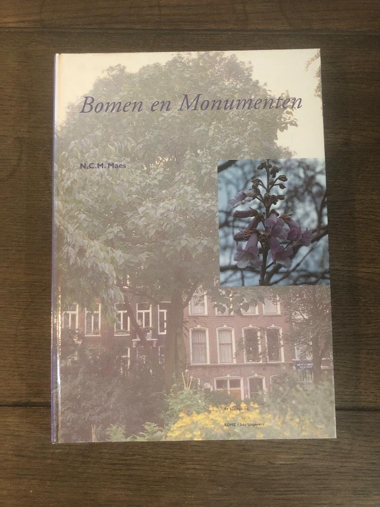 N.C.M. Maes.  Bomen en monumenten, Ophalen of Verzenden, Zo goed als nieuw, Bloemen, Planten en Bomen