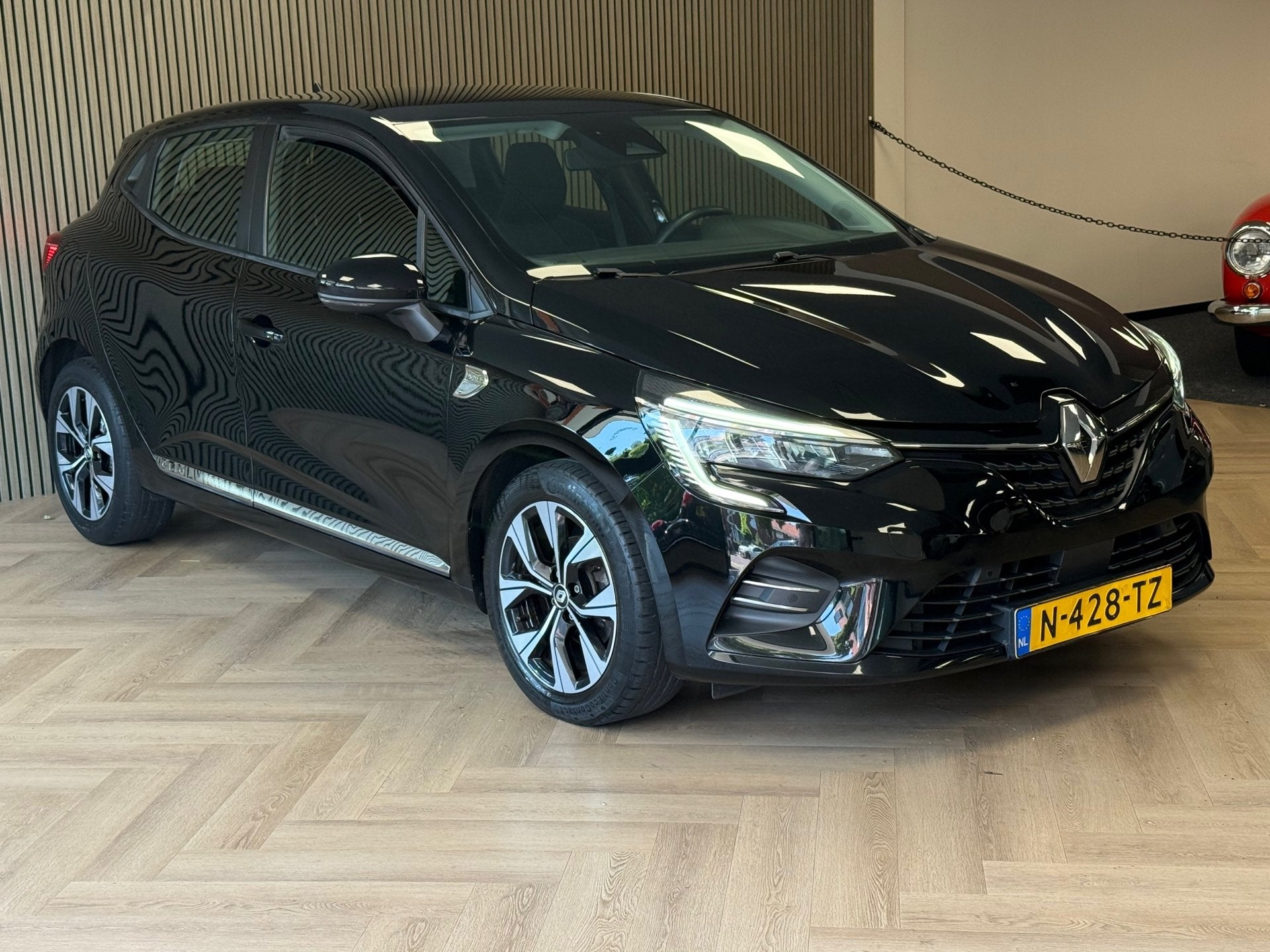Renault Clio 1.0 TCe Limited NAVI CAMERA CRUISE CONTROL AIRC, Auto's, Stof, Gebruikt, Euro 6, Bedrijf