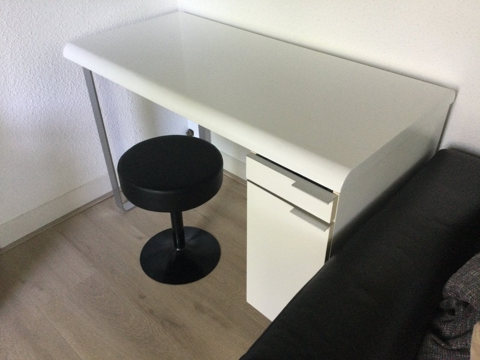 Mooi, wit kunststof bureau, Ophalen of Verzenden, Zo goed als nieuw