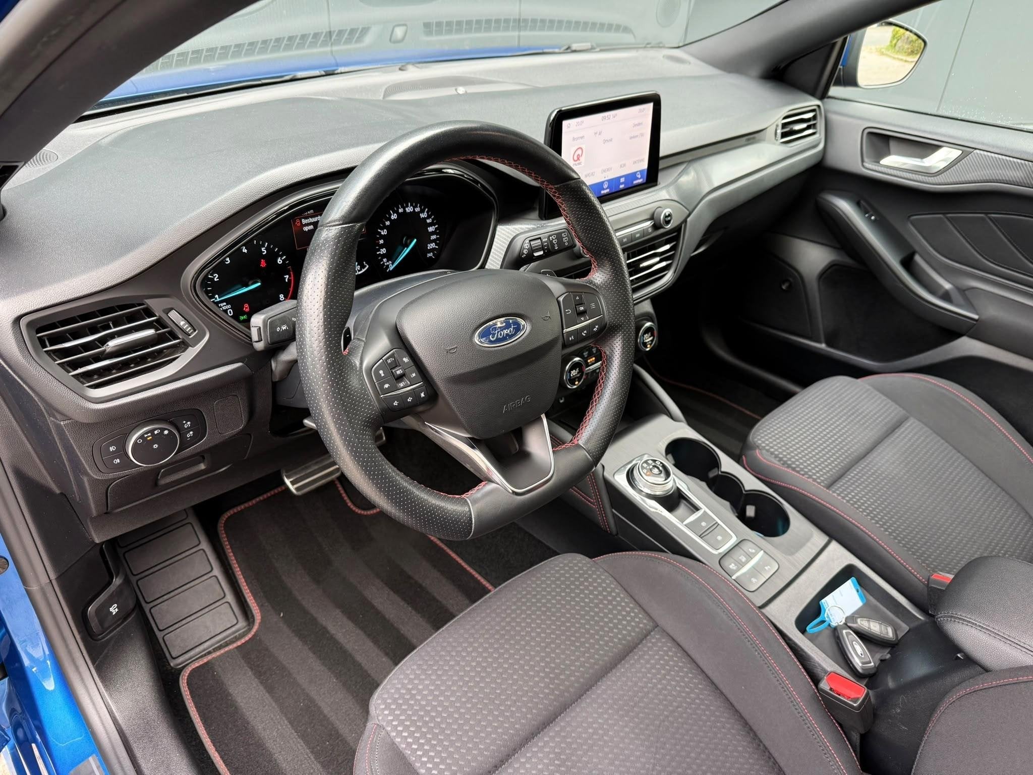 Ford Focus 1.5 EcoBoost ST Line Pano trekhaak B&O, Auto's, 1304 kg, Stof, Euro 6, Blauw