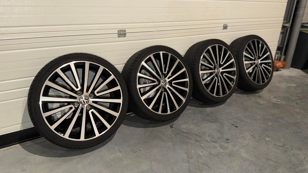 VW Up! Polygon 17 inch velgen zomerbanden 195/40 R17, Auto-onderdelen, Banden en Velgen, Ophalen, Gebruikt, Banden en Velgen, 17 inch