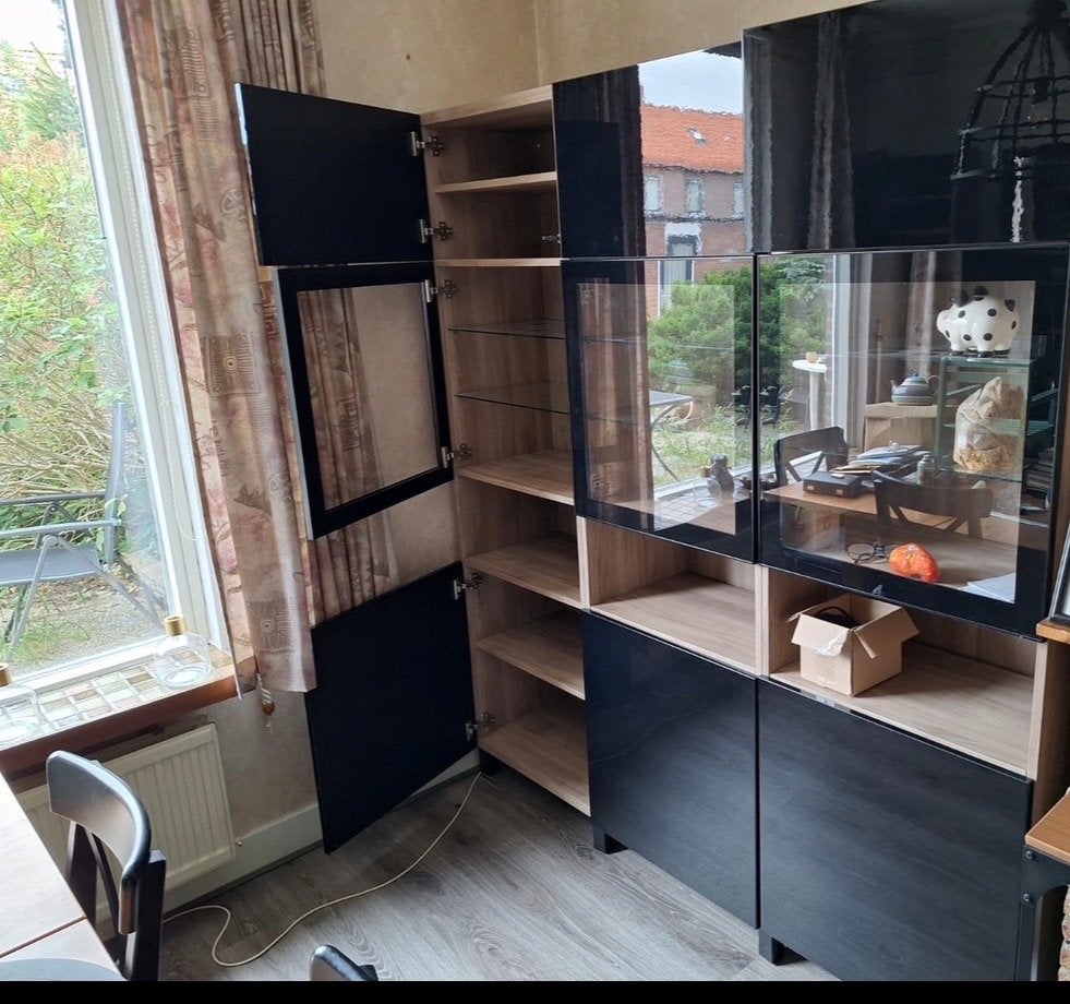 IKEA Besta vitrinekast 2 delen, waarvan 1 met verlichting, Gebruikt, 100 tot 150 cm, Ophalen of Verzenden, 150 tot 200 cm