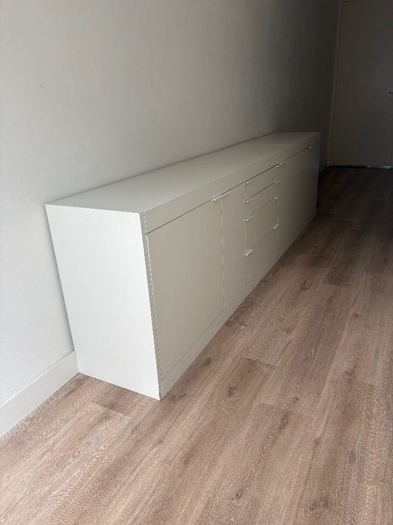 Strak wit dressoir met lades en deuren, Huis en Inrichting, Kasten | Dressoirs, Ophalen, Overige materialen, Gebruikt, Met deur(en)