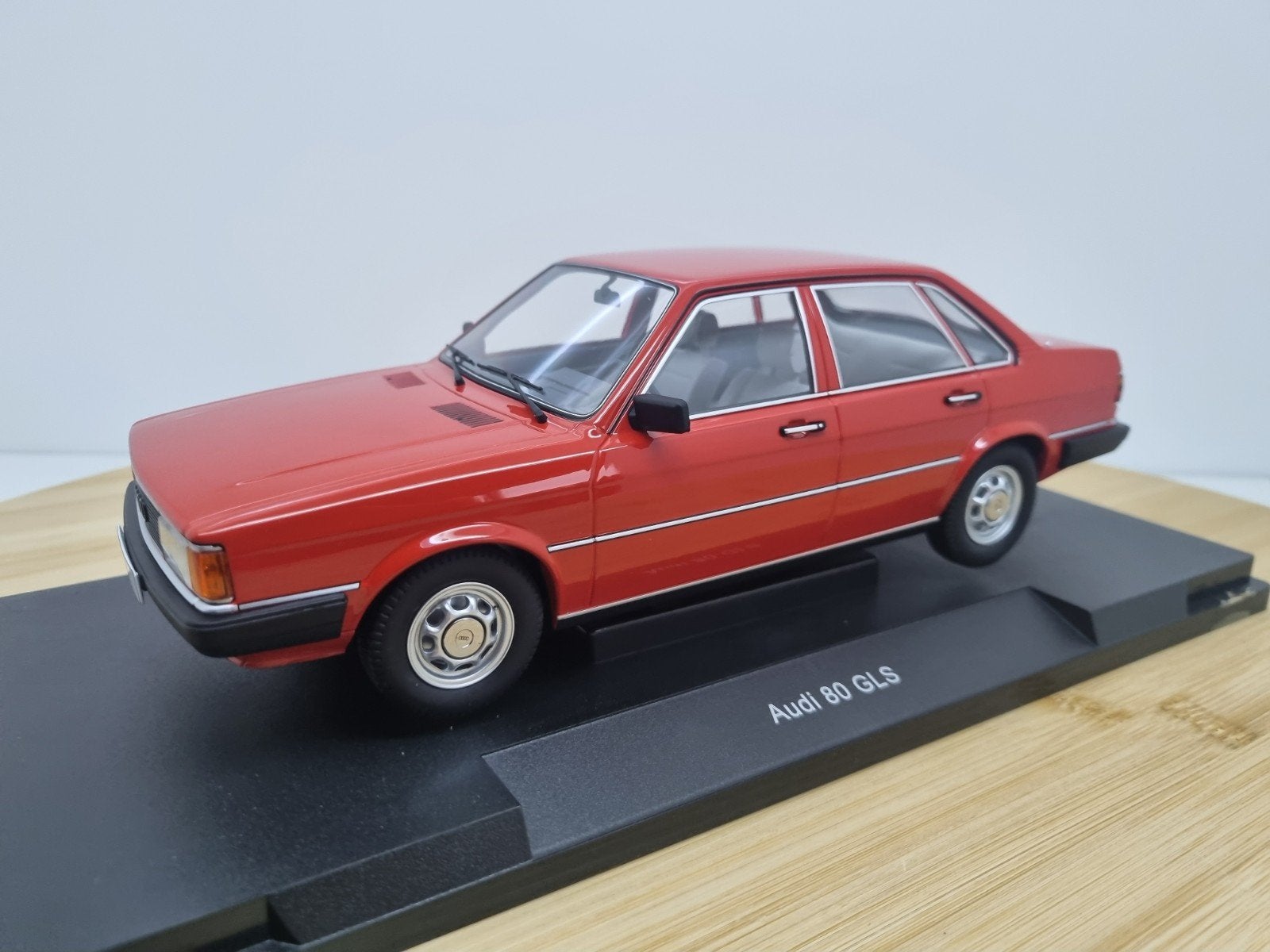 Aanbieding! MCG Audi 80 GLS Rood 1:18, Hobby en Vrije tijd, Auto, I, Au, Nieuw