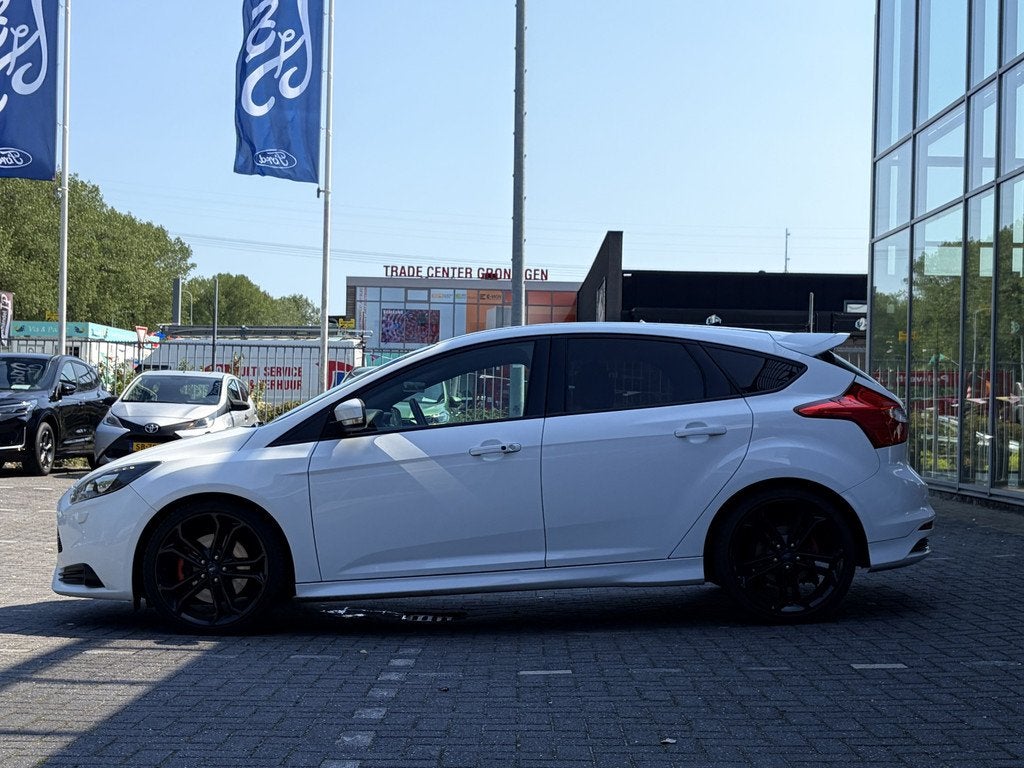 Ford Focus 2.0 250PK EcoBoost ST-3 | Recaro | Xenon | Camera, Euro 5, Gebruikt, Zwart, 4 cilinders