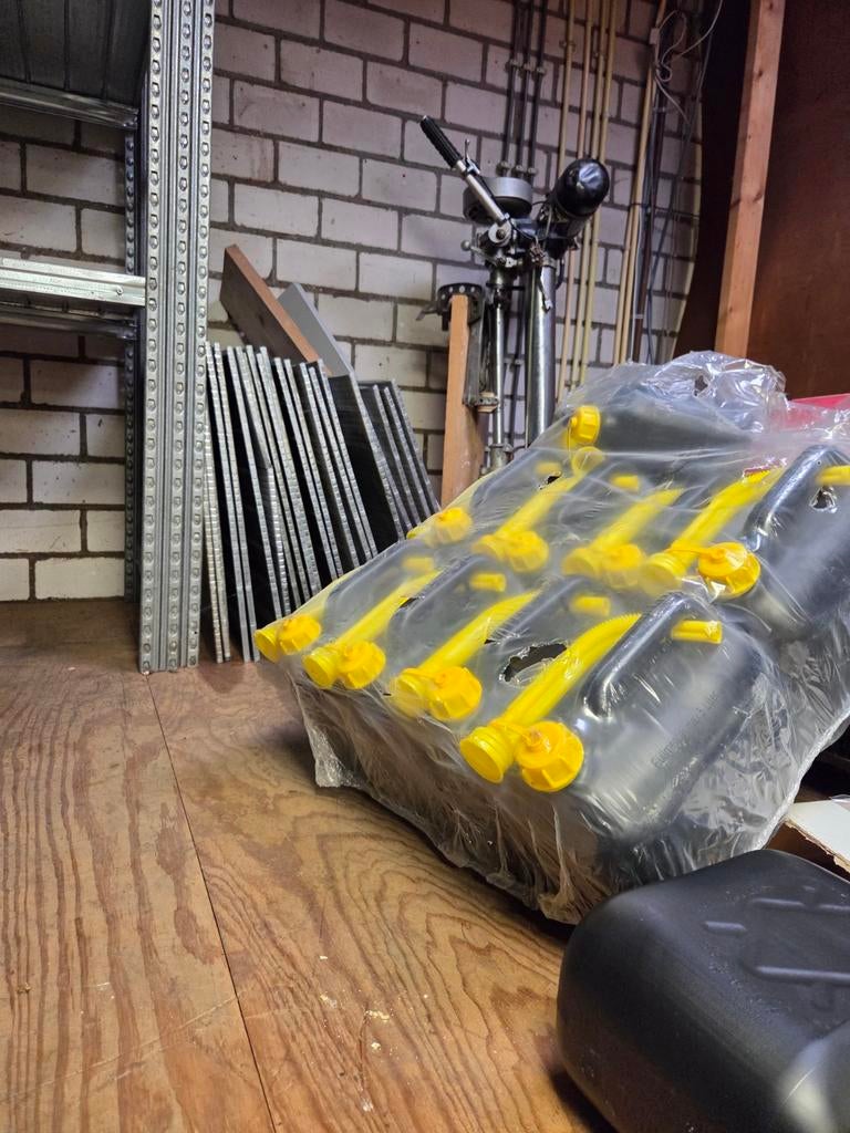 50x 5 liter jerrycan - Goedkoop tanken in het buitenland, Ophalen