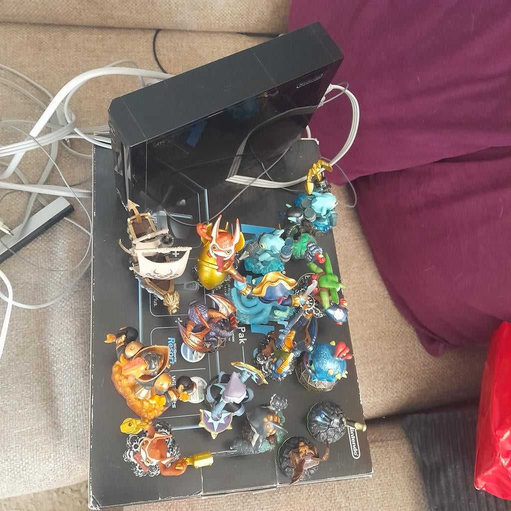 Wii compleet met spellen en skylanders, Avontuur en Actie, 2 spelers, Ophalen of Verzenden, Zo goed als nieuw