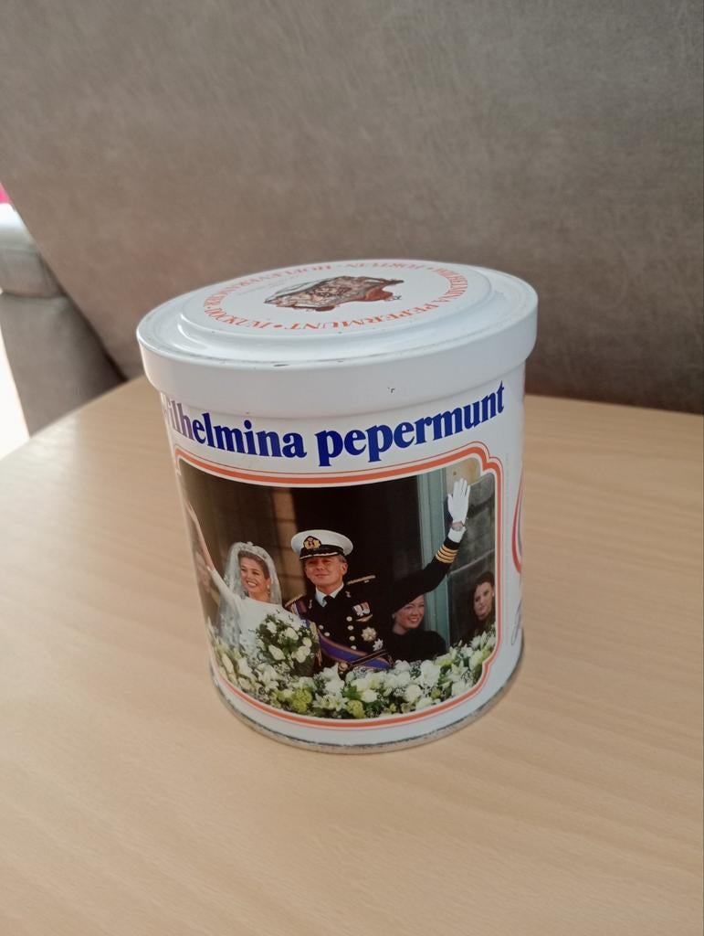 Wilhelmina pepermunt blik met Koninklijk Paar, Verzamelen, Koninklijk Huis en Royalty, Ophalen of Verzenden, Gebruikt, Nederland