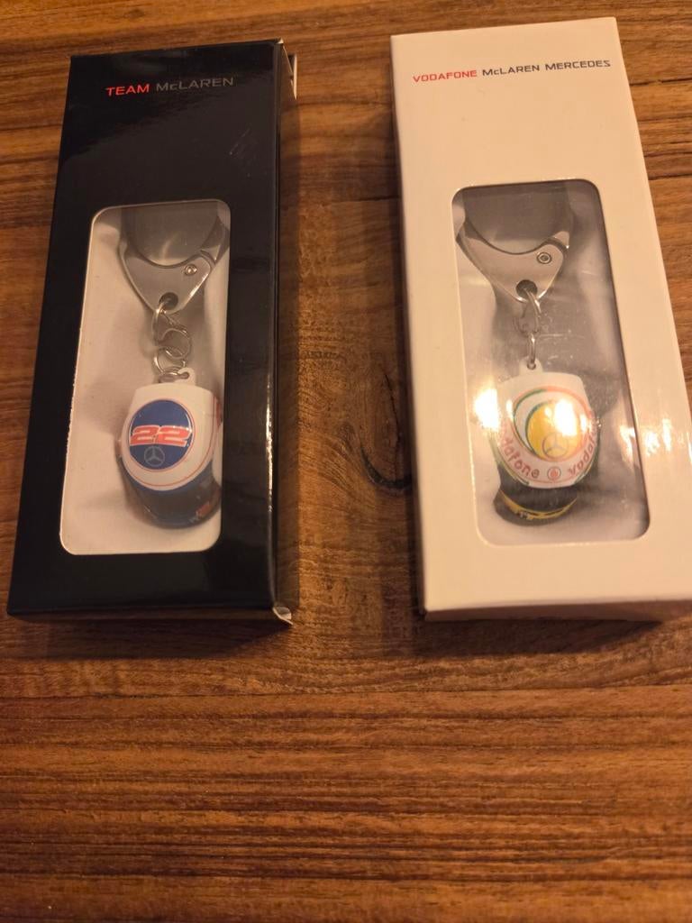 Mclaren official Keychain van Button & Perez helm, Ophalen of Verzenden, Nieuw, Formule 1