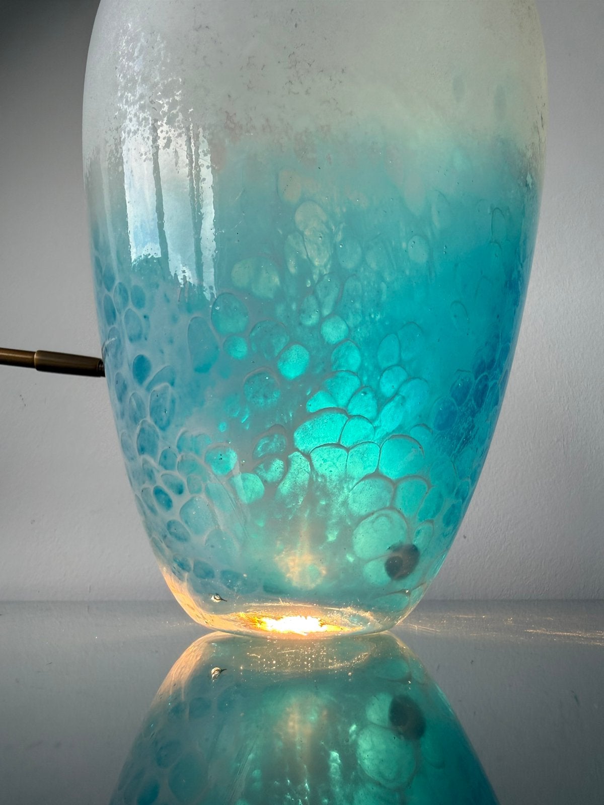 Prachtig grote vaas wit blauw oceaan zee effect, Ophalen of Verzenden, Zo goed als nieuw, Blauw, Glas