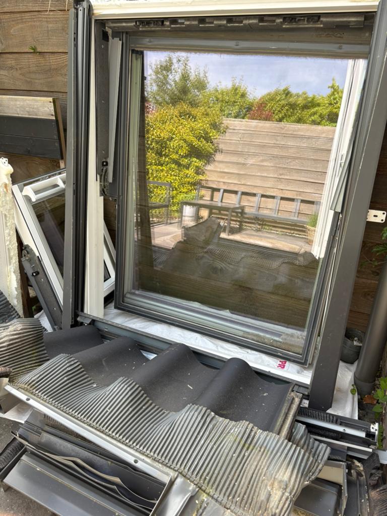 VELUX dakramen GGL SK08 en GGL CK02, met rolgordijnen+screen, Doe-het-zelf en Verbouw, Glas en Ramen, Ophalen, Minder dan 80 cm