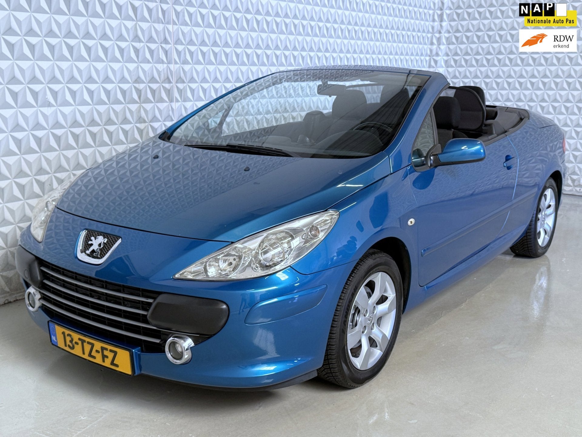 Peugeot 307 CC 1.6-16V Airco-CLIMA-Cruise-PDC / 104.000km (2, Gebruikt, 4 cilinders, Cabriolet, Handgeschakeld
