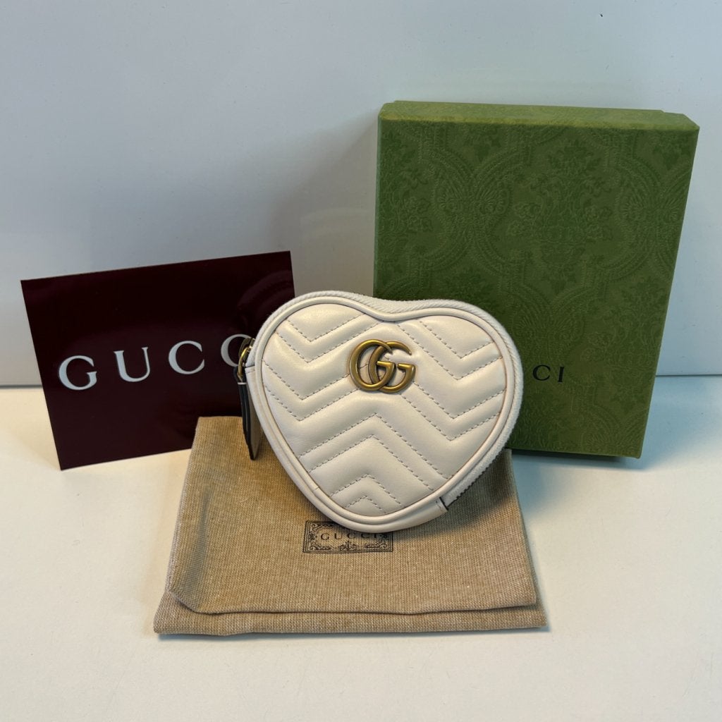 Gucci GG Marmont heart-shaped Coin Purse Wit | Portemonnee, Gucci, Nieuw, Support@gucci.com, 30 Avenue Montaigne
75008 Paris