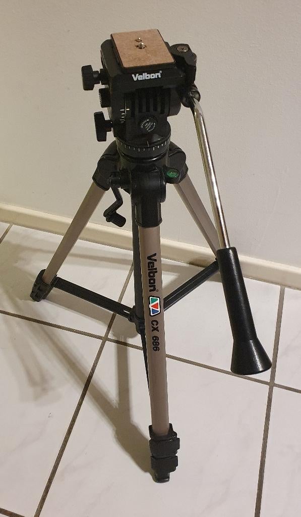 Statief voor foto film of video camera, merk Velbon., Zo goed als nieuw, Minder dan 150 cm, Met balhoofd, Ophalen of Verzenden