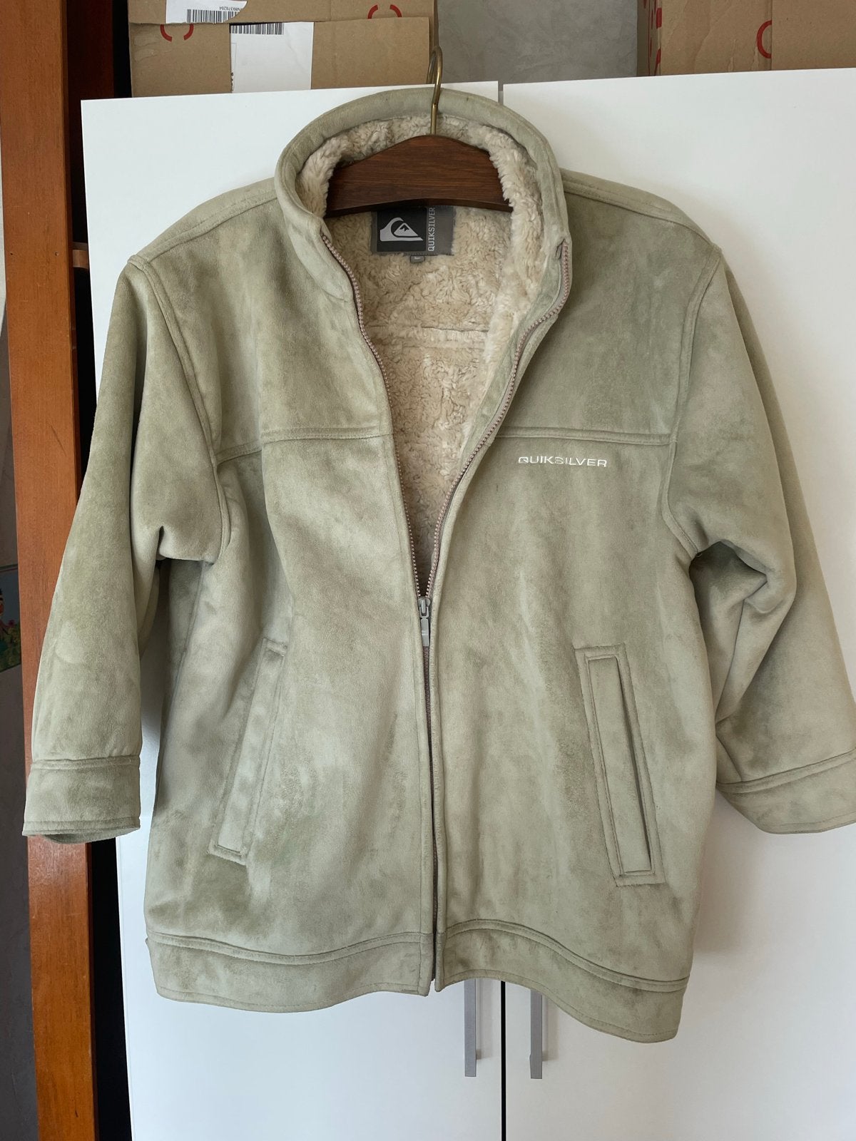 Zachte groene suède jas, warm gevoerd - Quiksilver, Verzenden, Zo goed als nieuw, Maat 42/44 (L), Overige kleuren