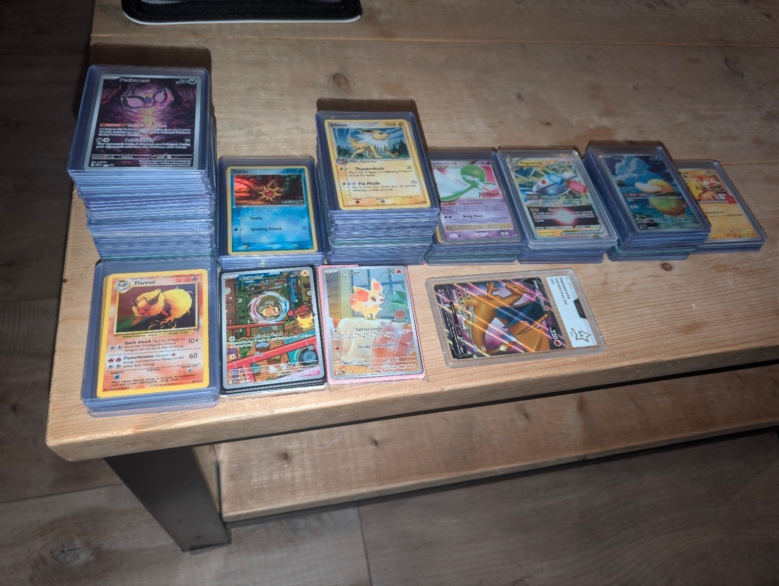 Grote collectie Pokémon kaarten in mappen, Ophalen, Zo goed als nieuw, Meerdere kaarten, Foil