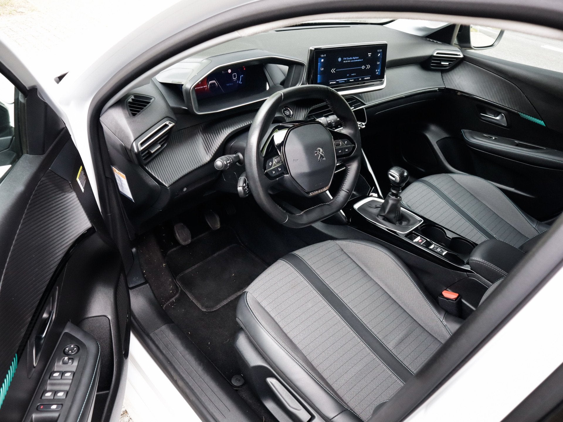 Peugeot 208 1.2 PureTech 100 Allure 1e-Eig. & Dealer-Onderh, 12 maanden, 101 pk, Gebruikt, Leder en Stof