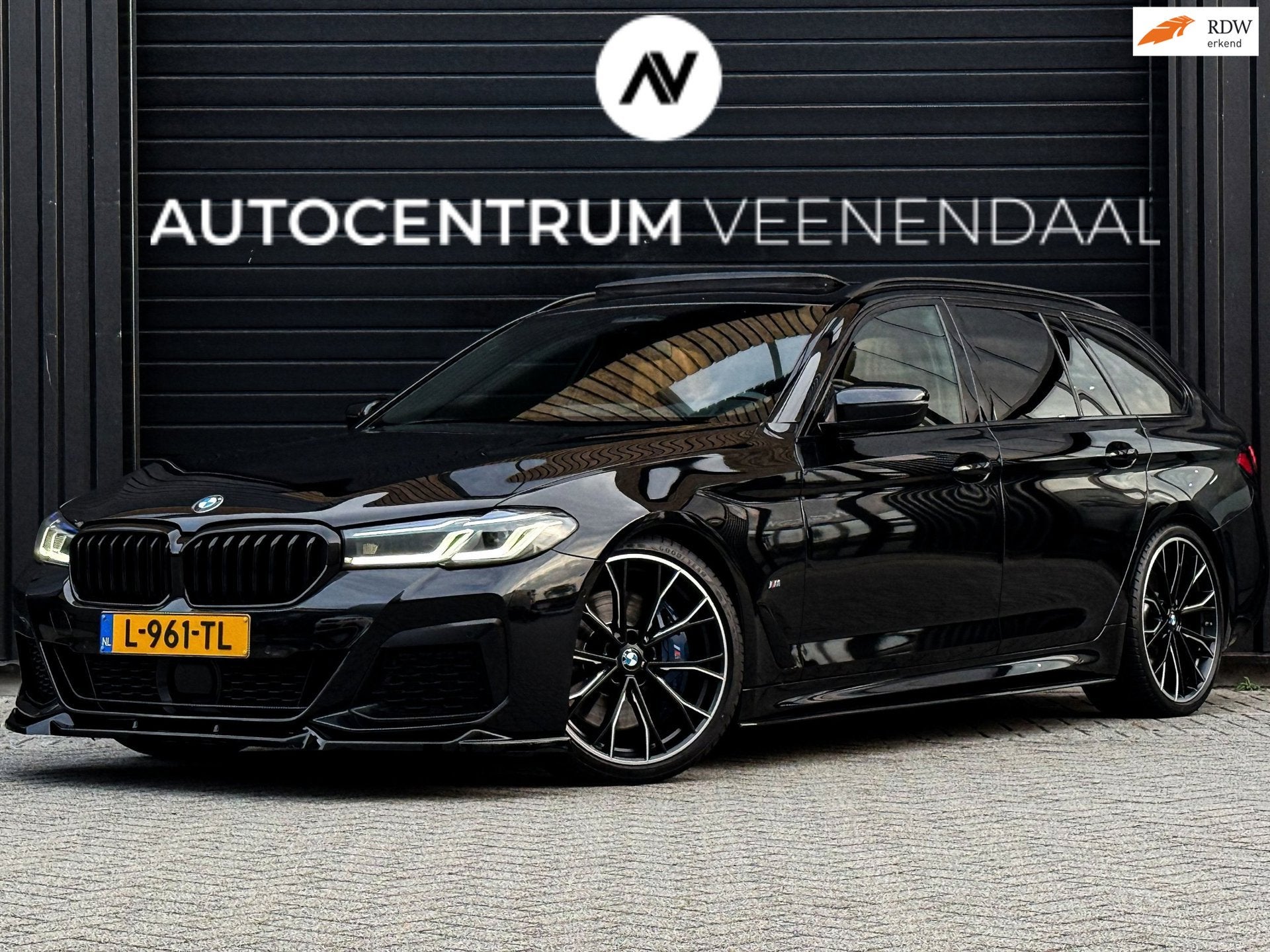 BMW 5-serie Touring 540i xDrive LCI 3X M-SPORT PANO/B&W/LASE, Auto's, Automaat, Dealer onderhouden, Gebruikt, 2000 kg
