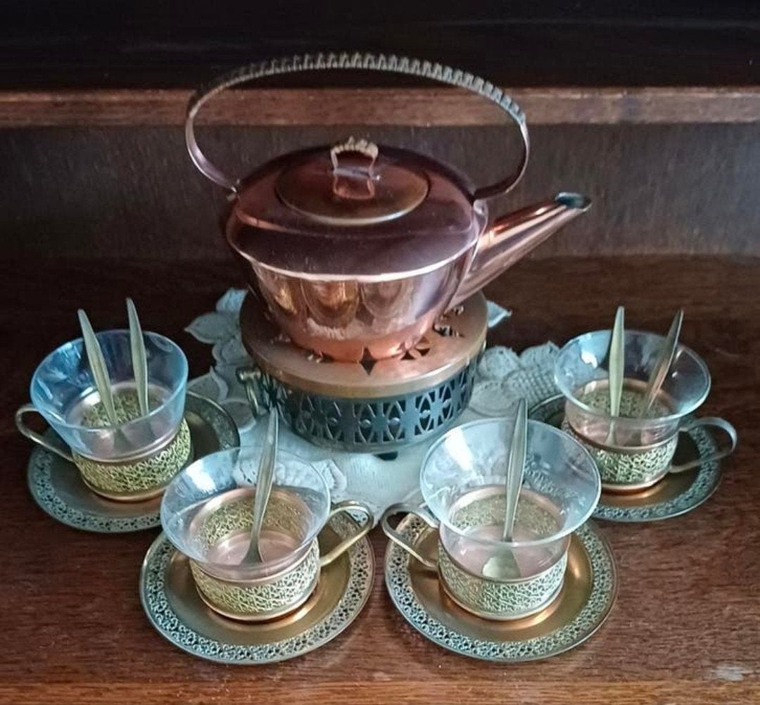 Vintage koperen theeset met glazen kopjes en warmhouder., Ophalen of Verzenden
