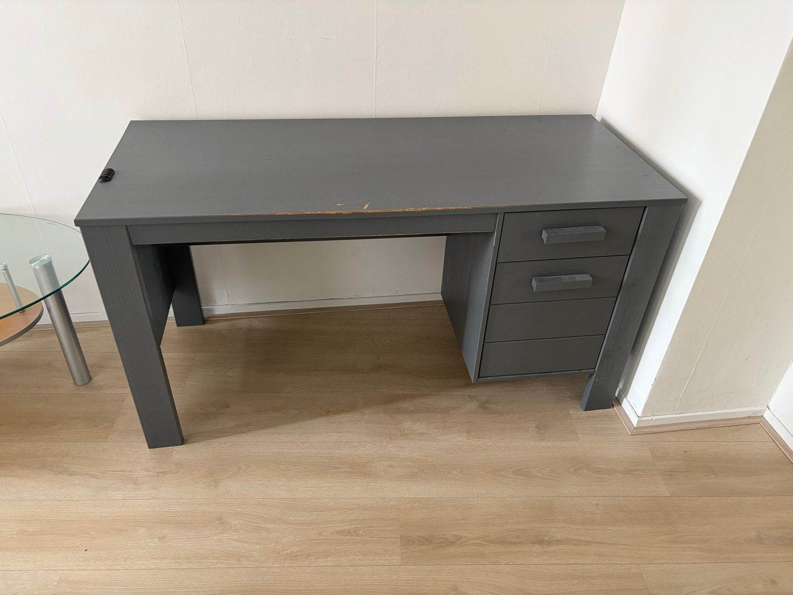 Grijs bureau met lades en opbergruimte - 140x60 cm, Huis en Inrichting, Bureaus, Ophalen, Met lades, Gebruikt, Hout