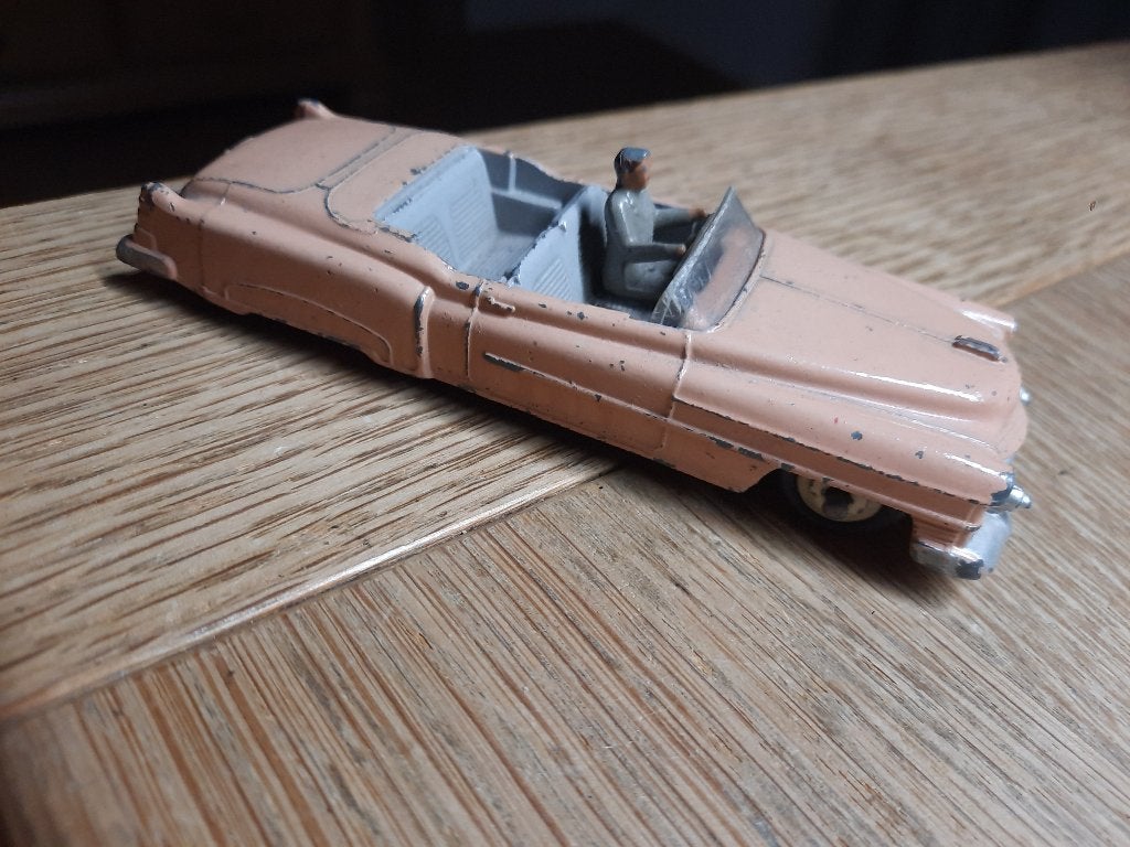 Dinky Toys. 131. Cadillac Eldorado met bestuurder, Ophalen of Verzenden, Gebruikt, Auto, Dinky Toys